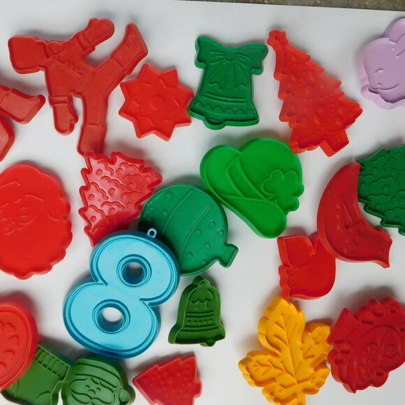 Vintage Plastic  Holiday Cookie Cutter Lot Christmas Cookie and other brands - Picture 8 of 9